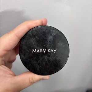 Mary Kay Silky Setting Powder in Deep Ivory